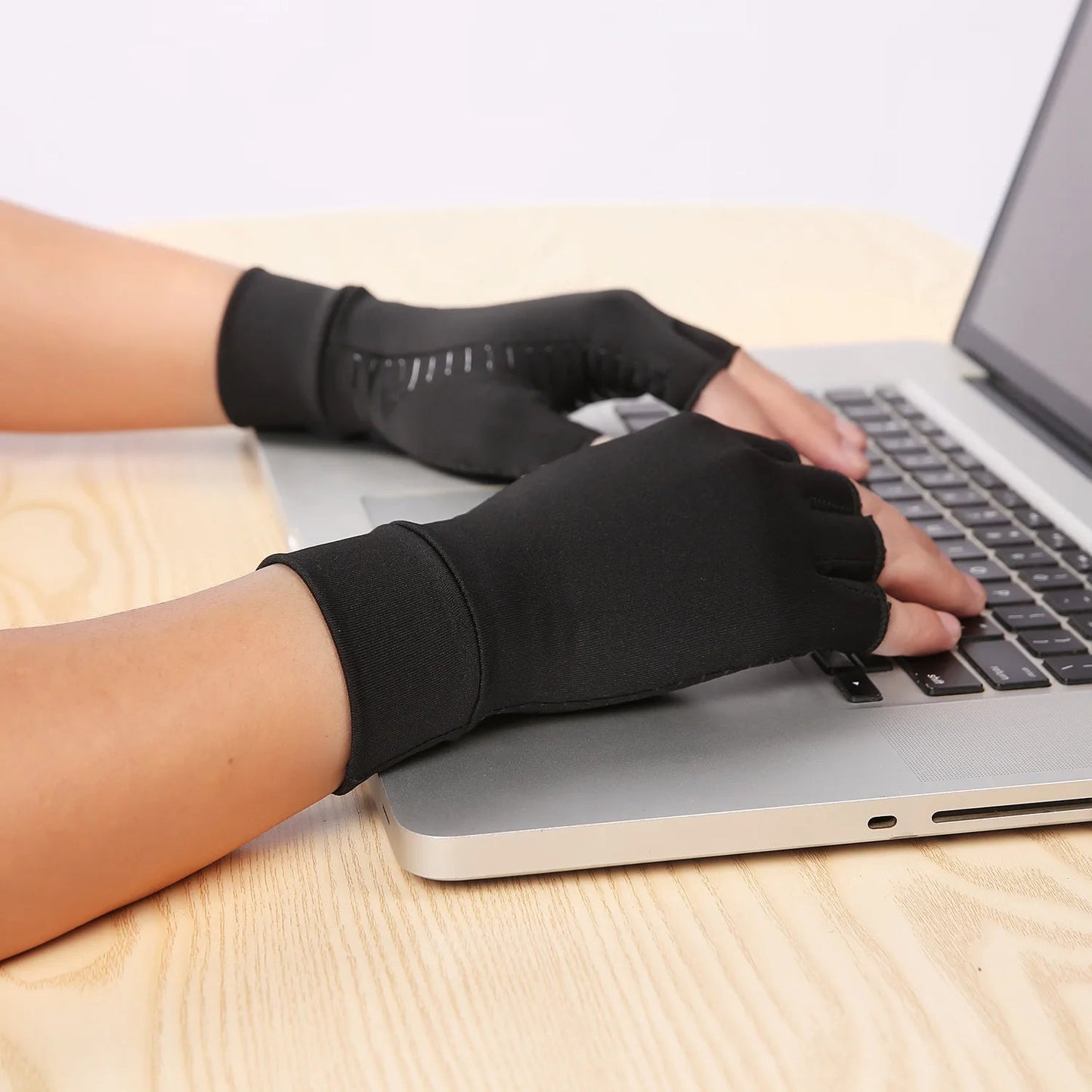 Copper Fiber Half Finger Pressure Gloves for Joint Relief