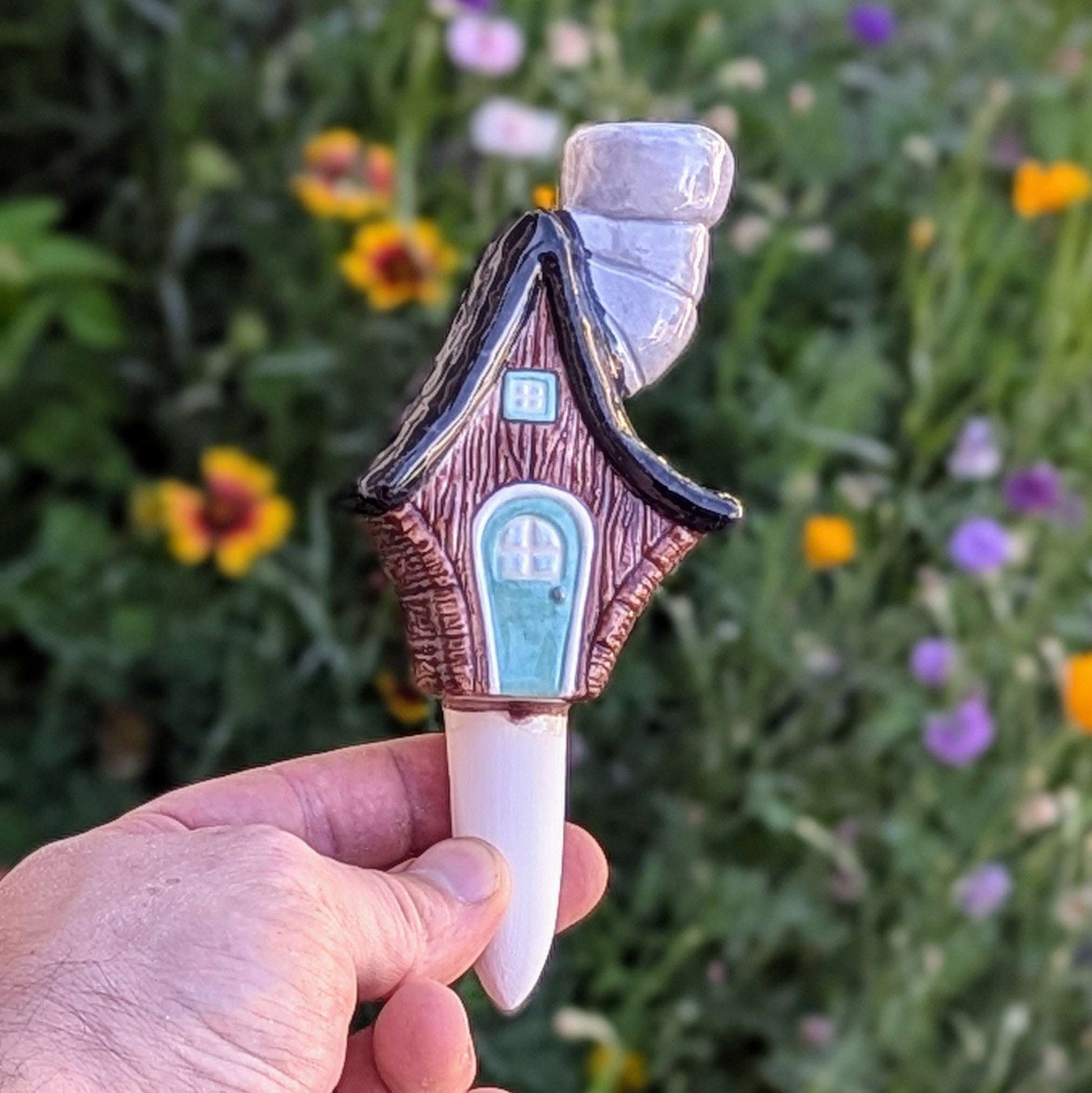 House Plant Watering Spike – Adorable Home-Shaped Self-Watering Tool