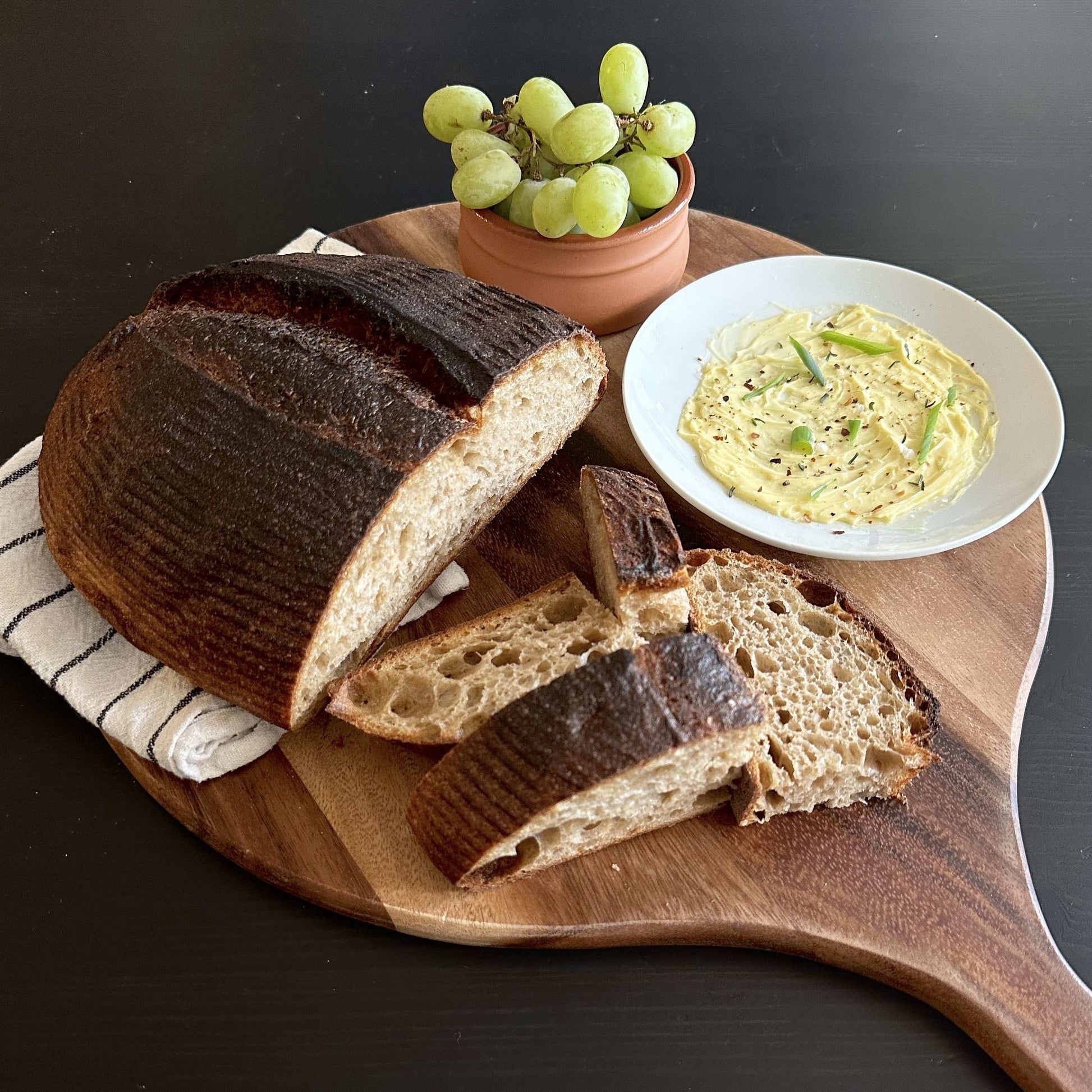 Round Cutting & Charcuterie Board