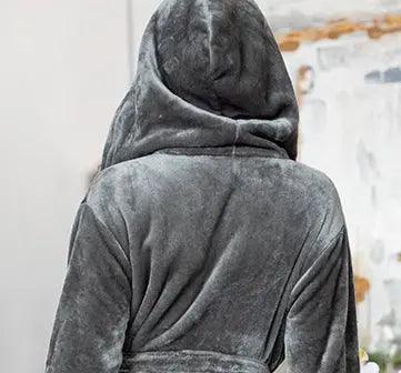 Women's Plush Hooded Robe: Spa Comfort at Home