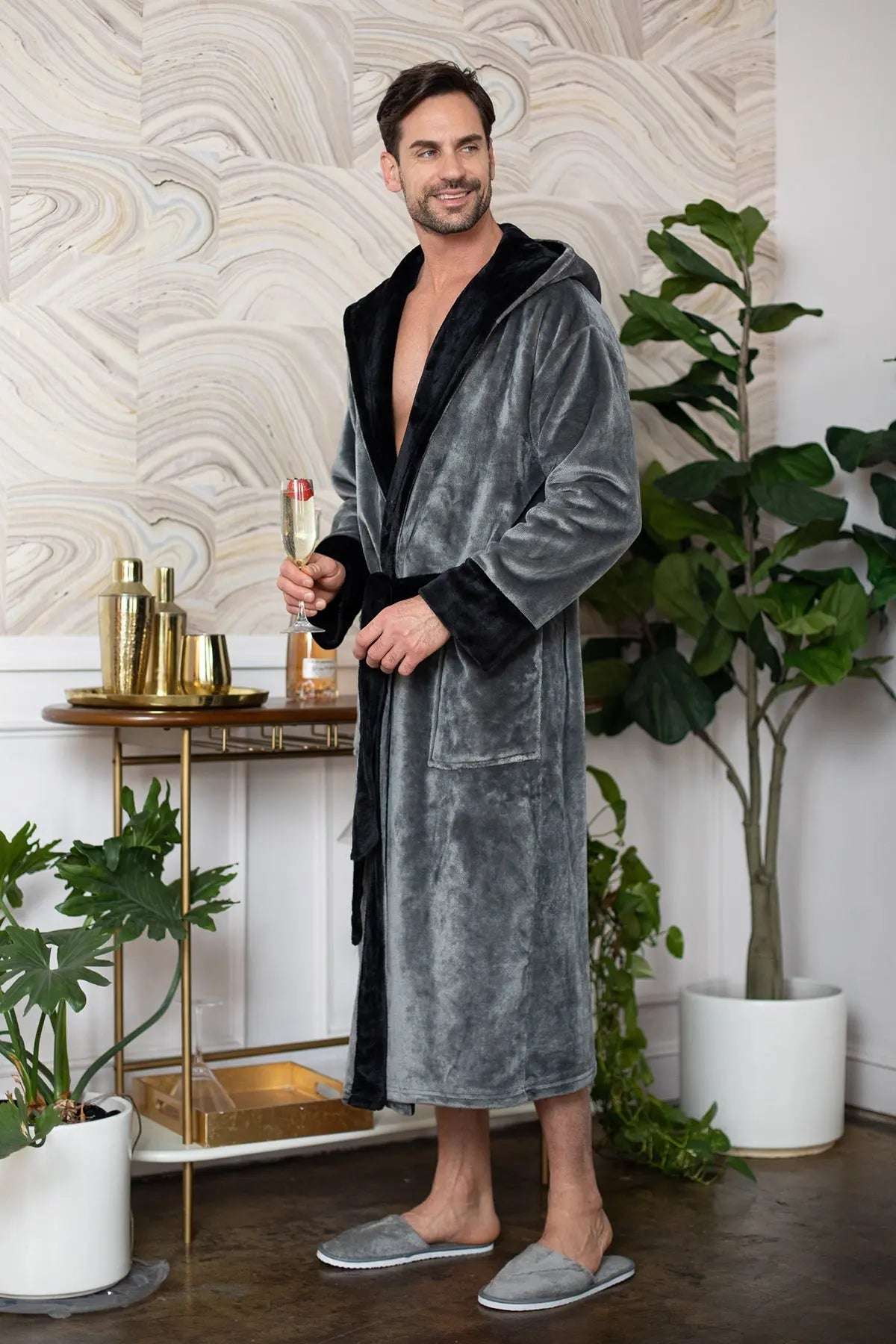 Men's Plush Hooded Robe: Ultra-Soft Comfort & Warmth