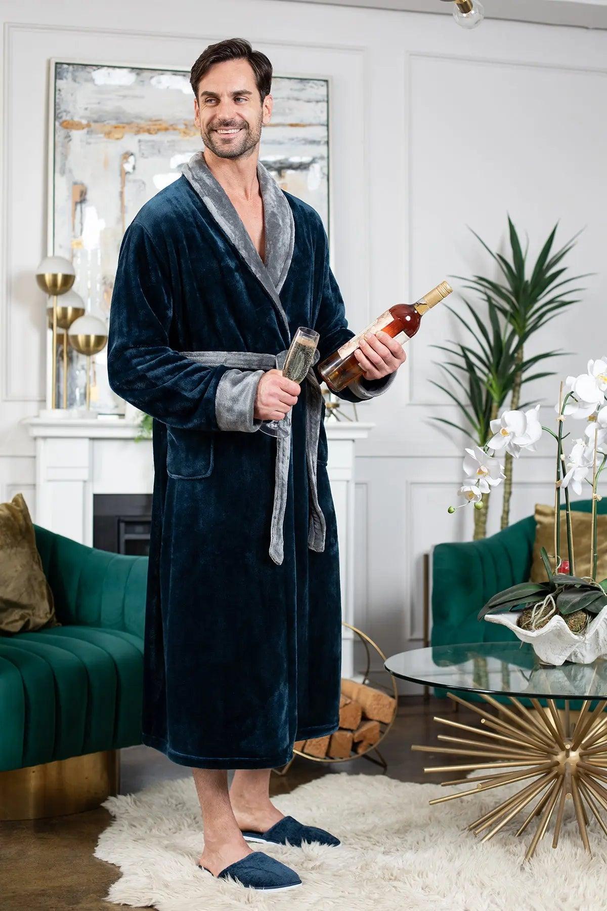 Cozy Men's Plush Robe: Built for Comfort, Lasting Quality