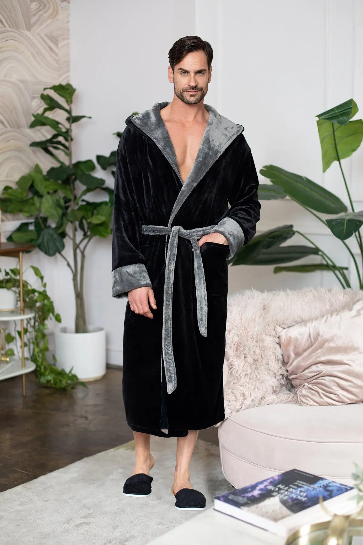 Men's Plush Hooded Robe: Ultra-Soft Comfort & Warmth