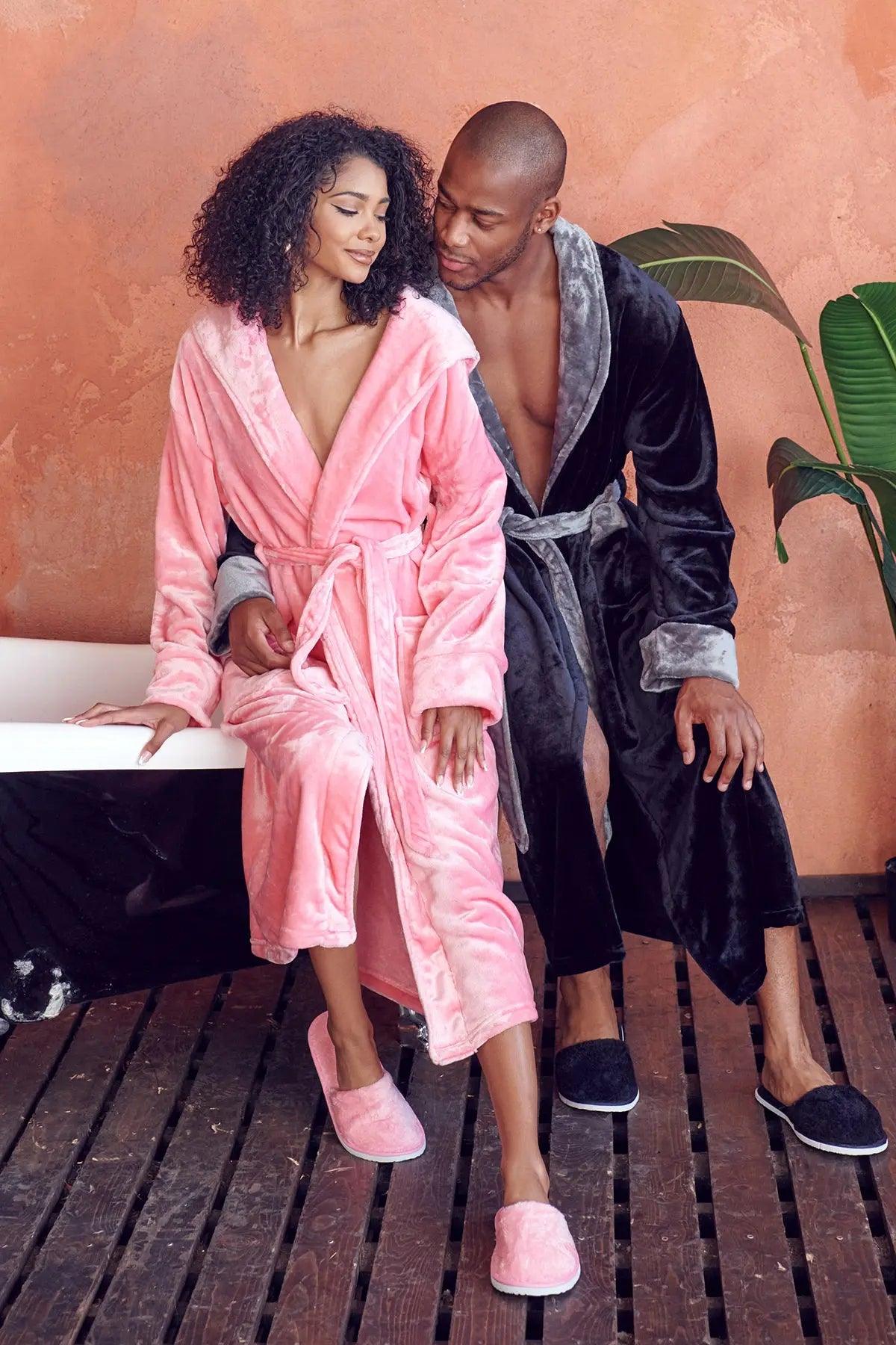 Women's Plush Hooded Robe: Spa Comfort at Home