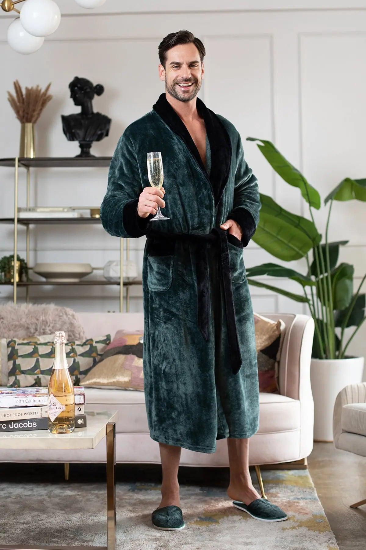 Cozy Men's Plush Robe: Built for Comfort, Lasting Quality
