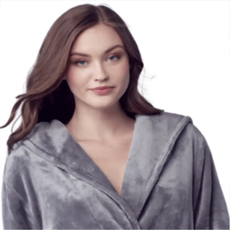 Women's Plush Hooded Robe: Spa Comfort at Home