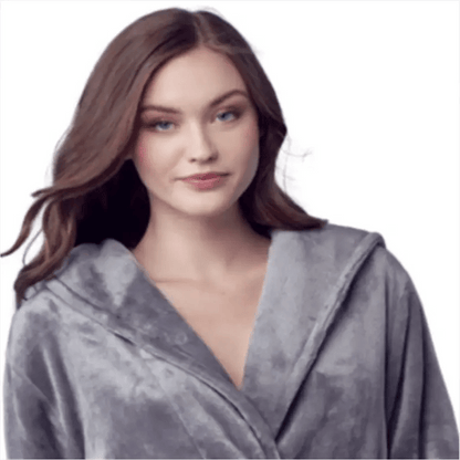 Women's Plush Hooded Robe: Spa Comfort at Home