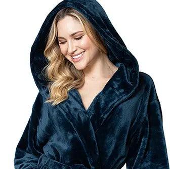 Women's Plush Hooded Robe: Spa Comfort at Home