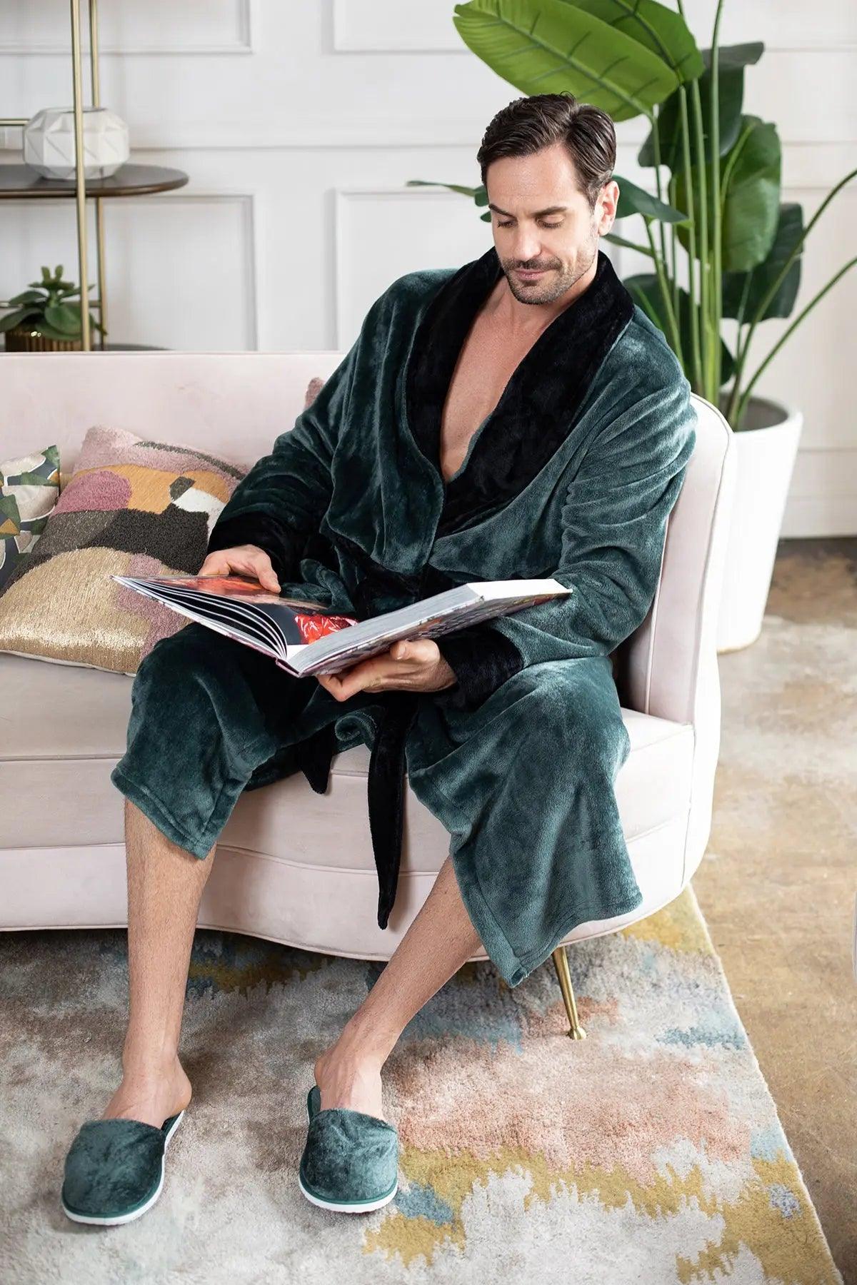 Cozy Men's Plush Robe: Built for Comfort, Lasting Quality