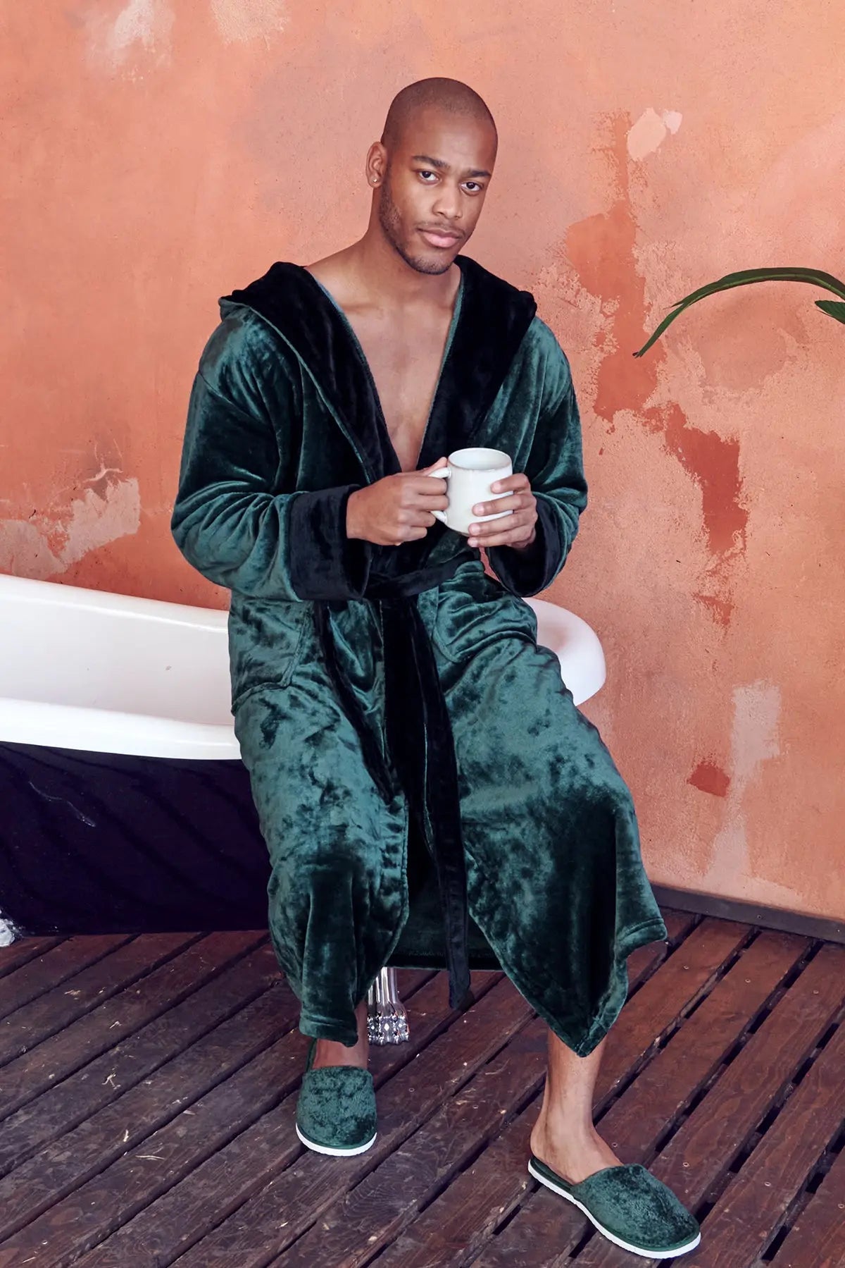 Men's Plush Hooded Robe: Ultra-Soft Comfort & Warmth