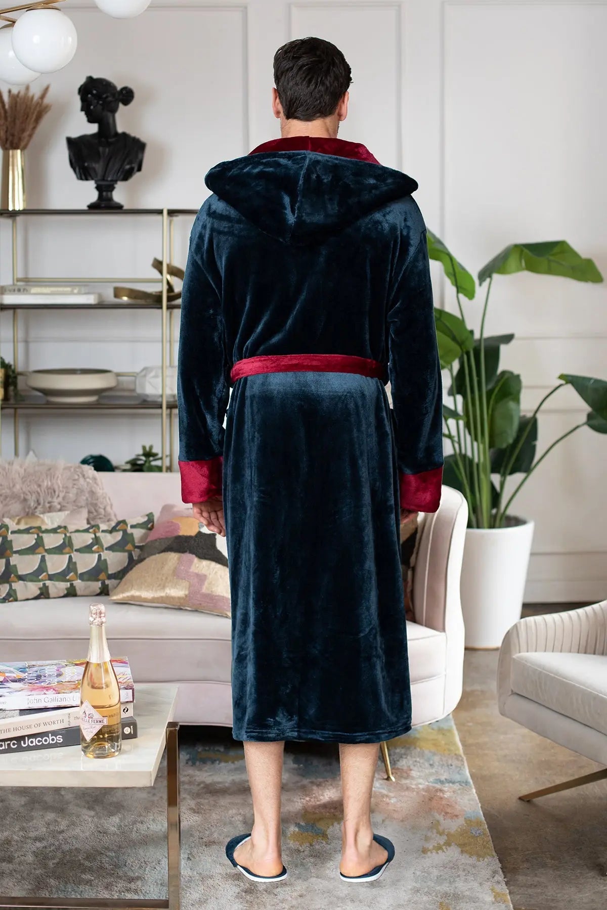 Men's Plush Hooded Robe: Ultra-Soft Comfort & Warmth