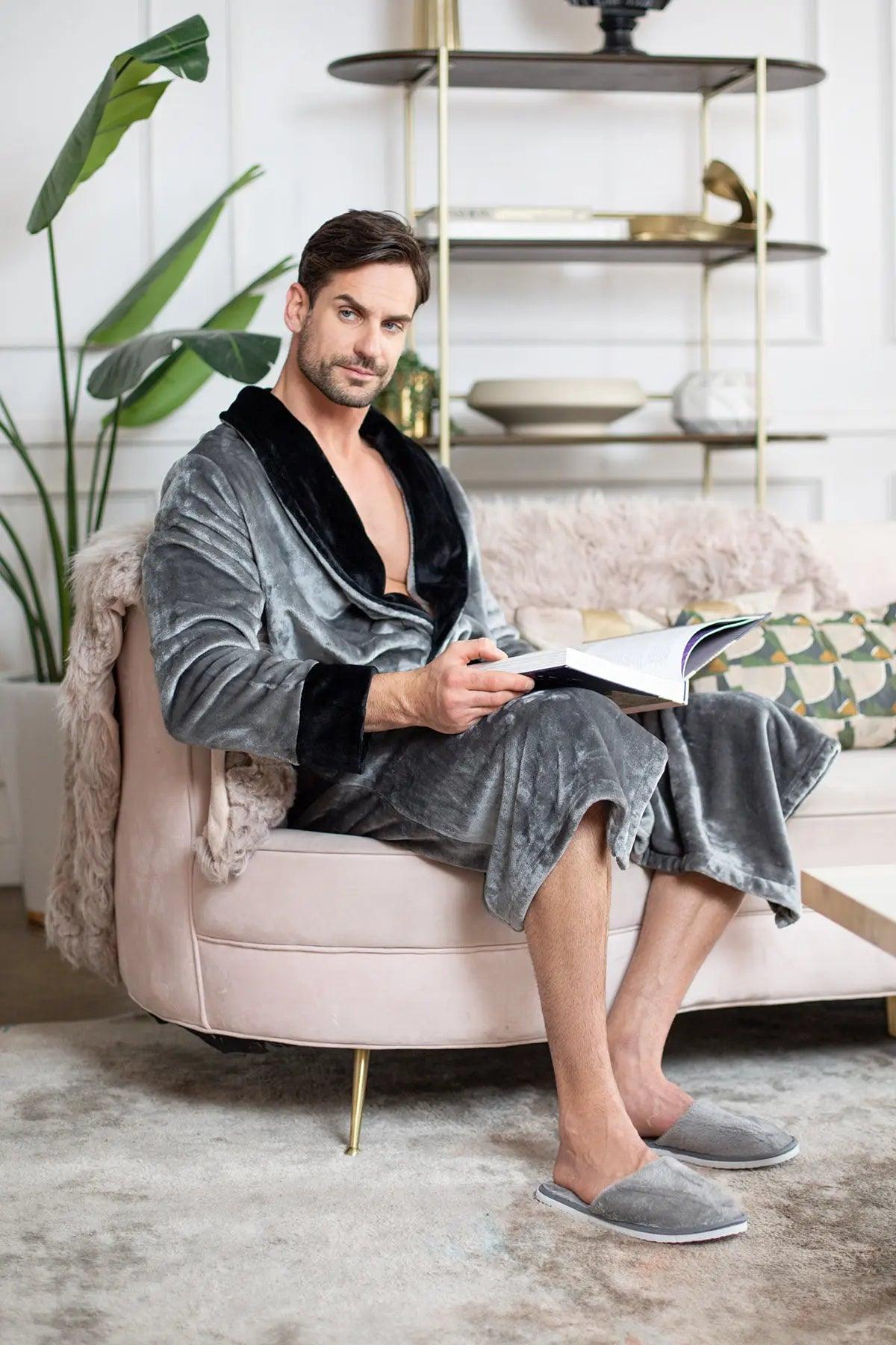 Cozy Men's Plush Robe: Built for Comfort, Lasting Quality