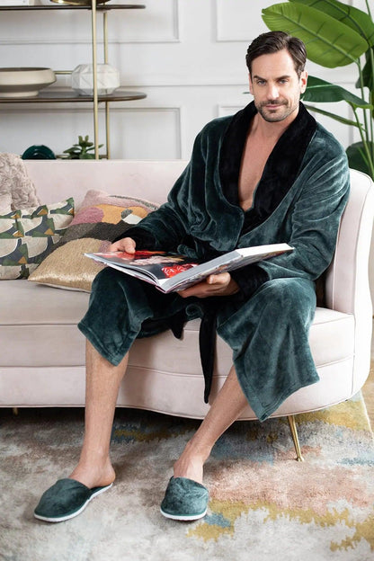 Cozy Men's Plush Robe: Built for Comfort, Lasting Quality