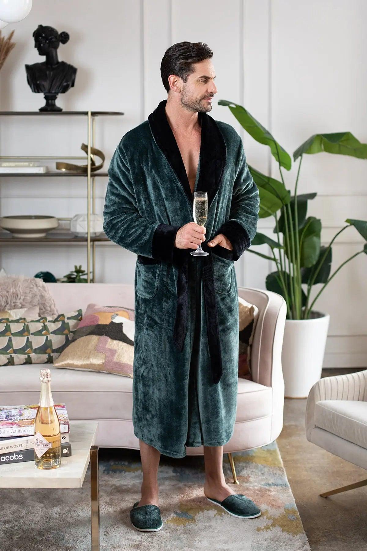 Cozy Men's Plush Robe: Built for Comfort, Lasting Quality