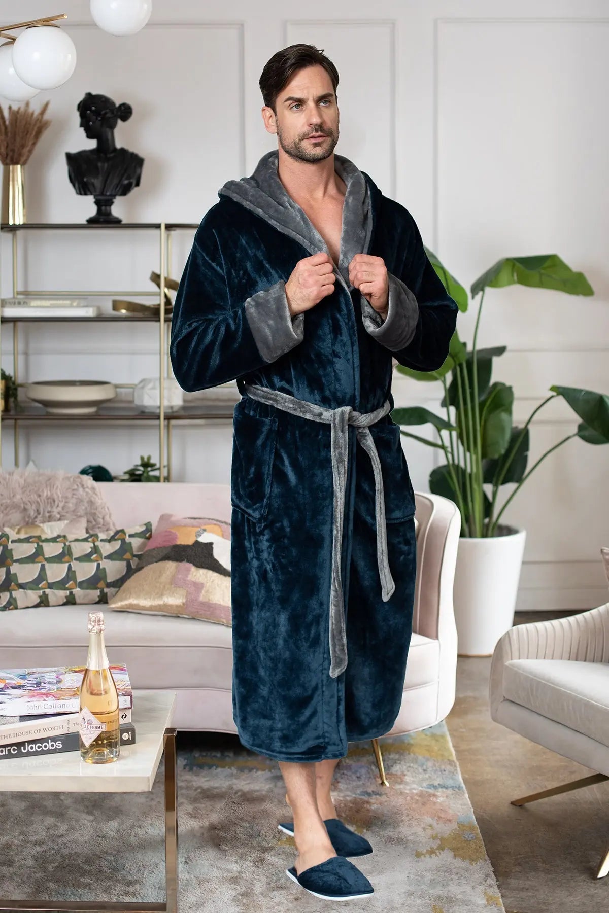 Men's Plush Hooded Robe: Ultra-Soft Comfort & Warmth