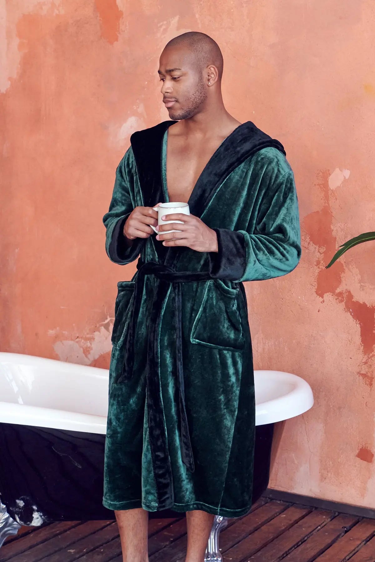 Men's Plush Hooded Robe: Ultra-Soft Comfort & Warmth