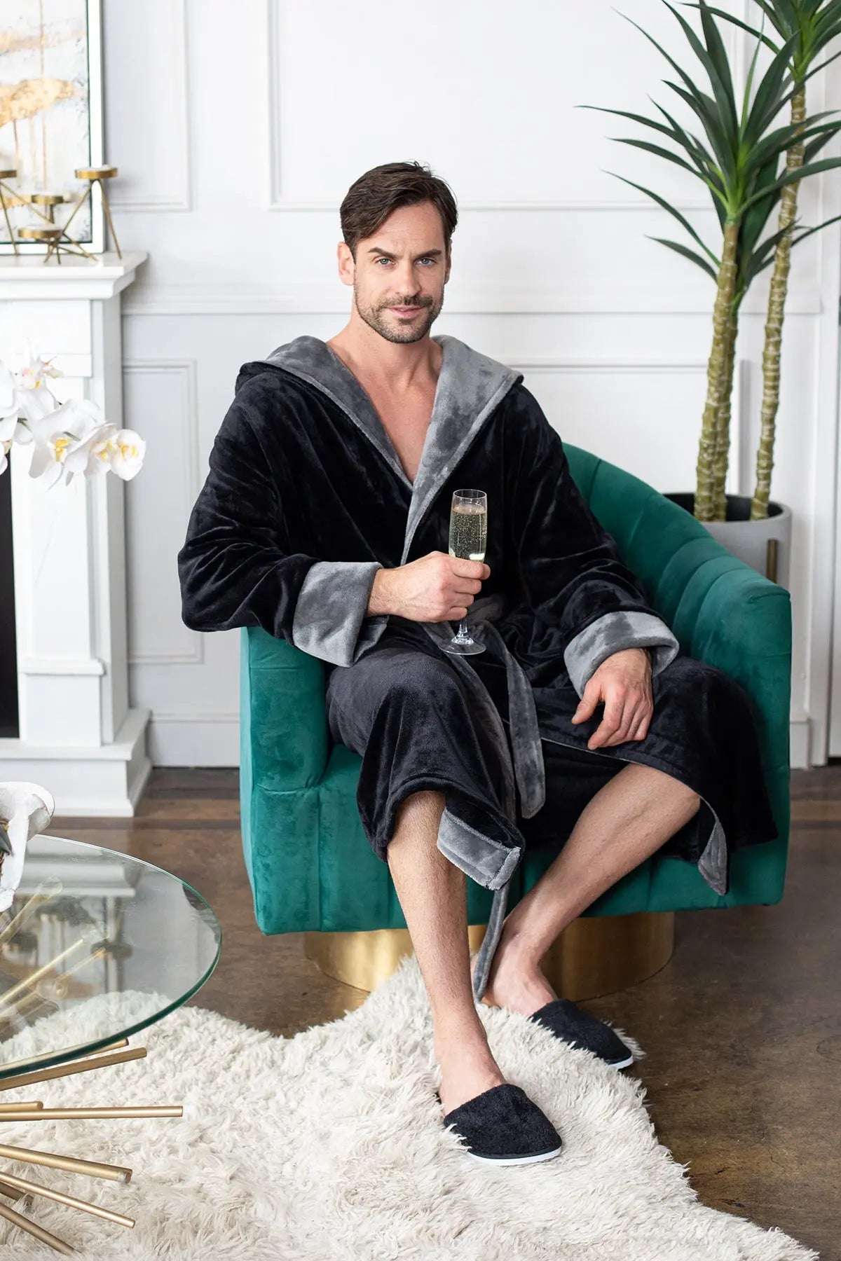 Men's Plush Hooded Robe: Ultra-Soft Comfort & Warmth
