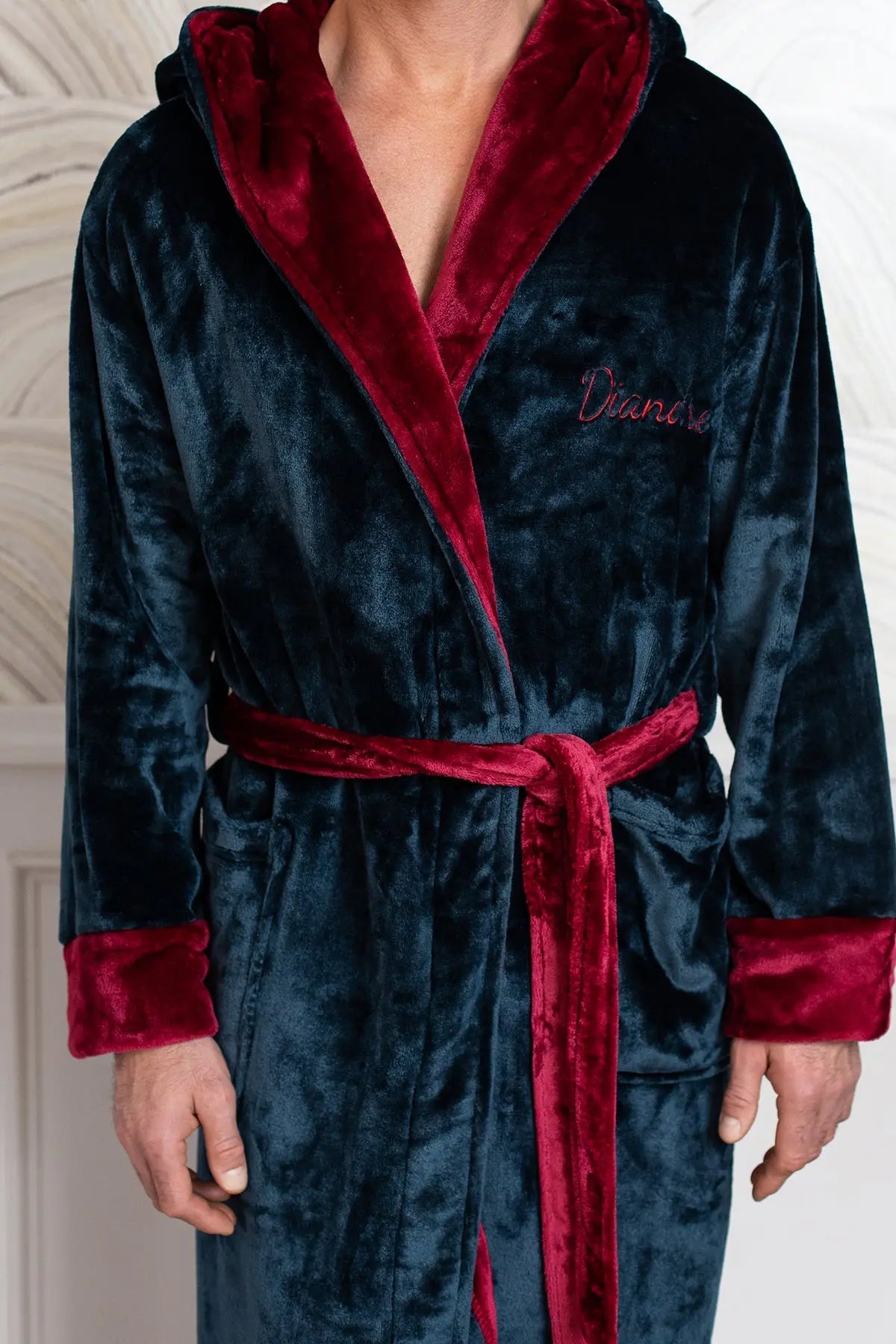 Men's Plush Hooded Robe: Ultra-Soft Comfort & Warmth