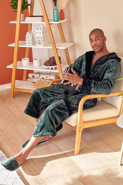 Men's Plush Hooded Robe: Ultra-Soft Comfort & Warmth