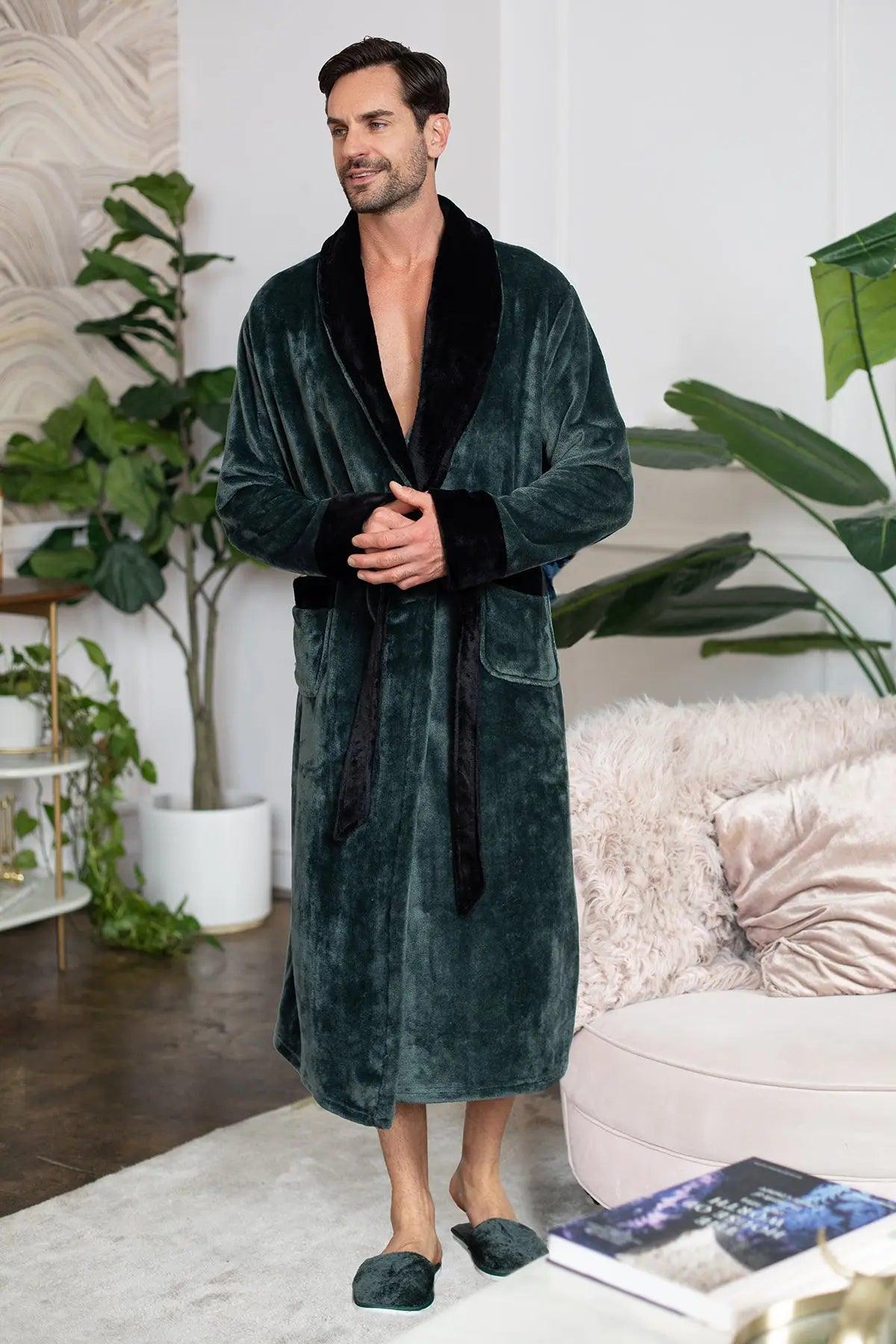 Cozy Men's Plush Robe: Built for Comfort, Lasting Quality