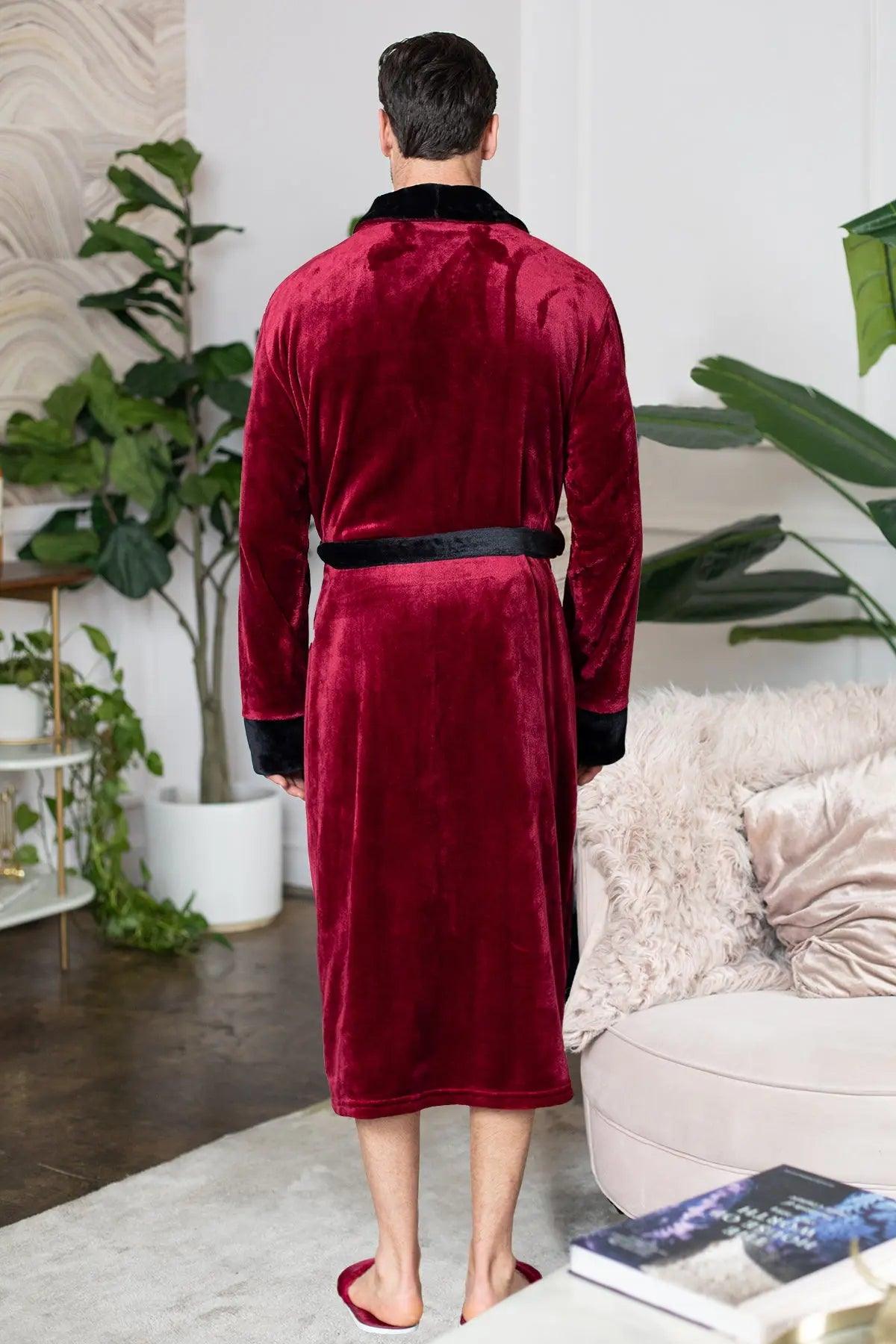 Cozy Men's Plush Robe: Built for Comfort, Lasting Quality
