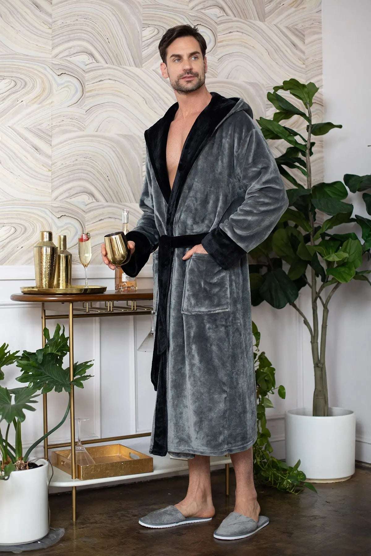 Men's Plush Hooded Robe: Ultra-Soft Comfort & Warmth