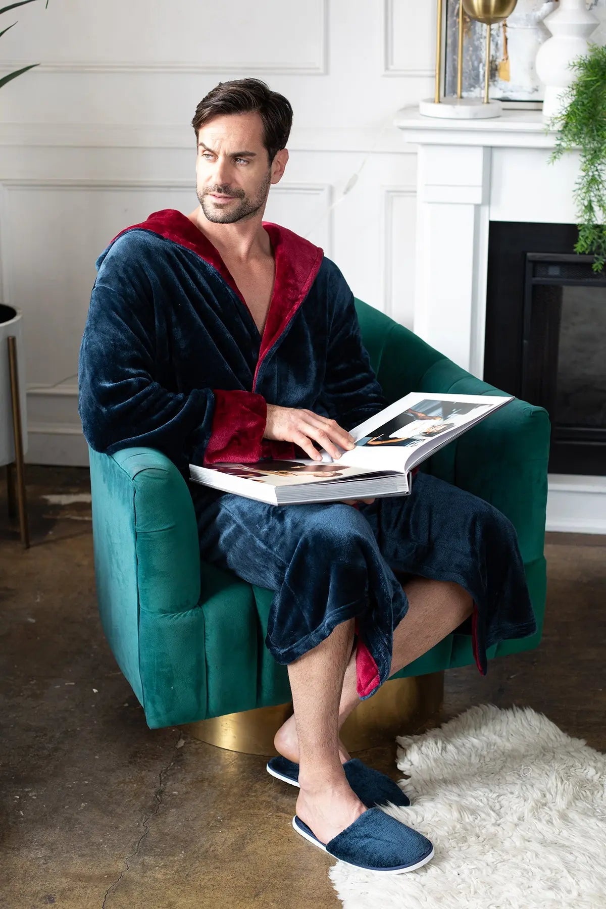 Men's Plush Hooded Robe: Ultra-Soft Comfort & Warmth