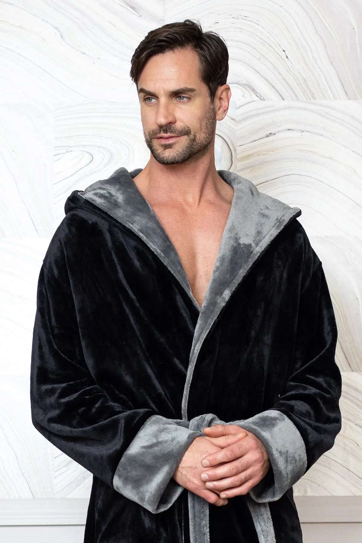Men's Plush Hooded Robe: Ultra-Soft Comfort & Warmth