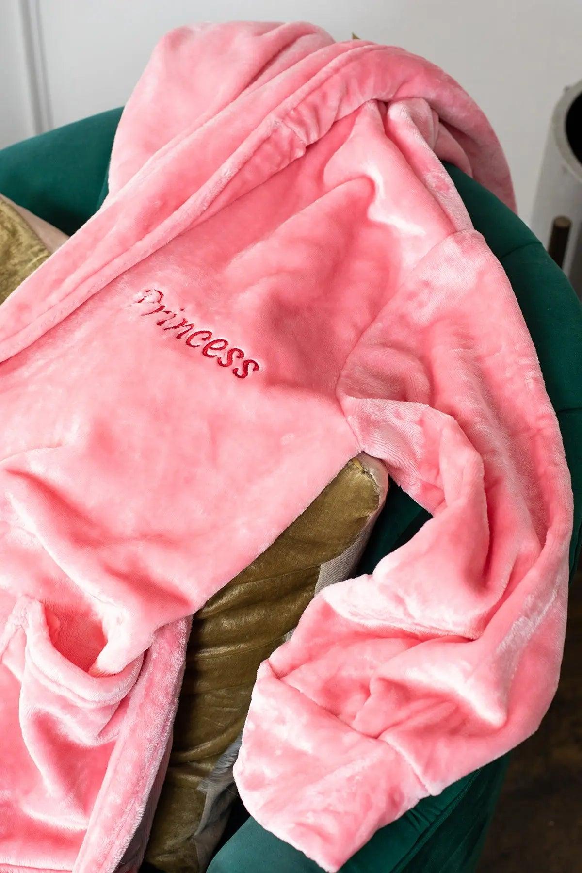 Women's Plush Hooded Robe: Spa Comfort at Home