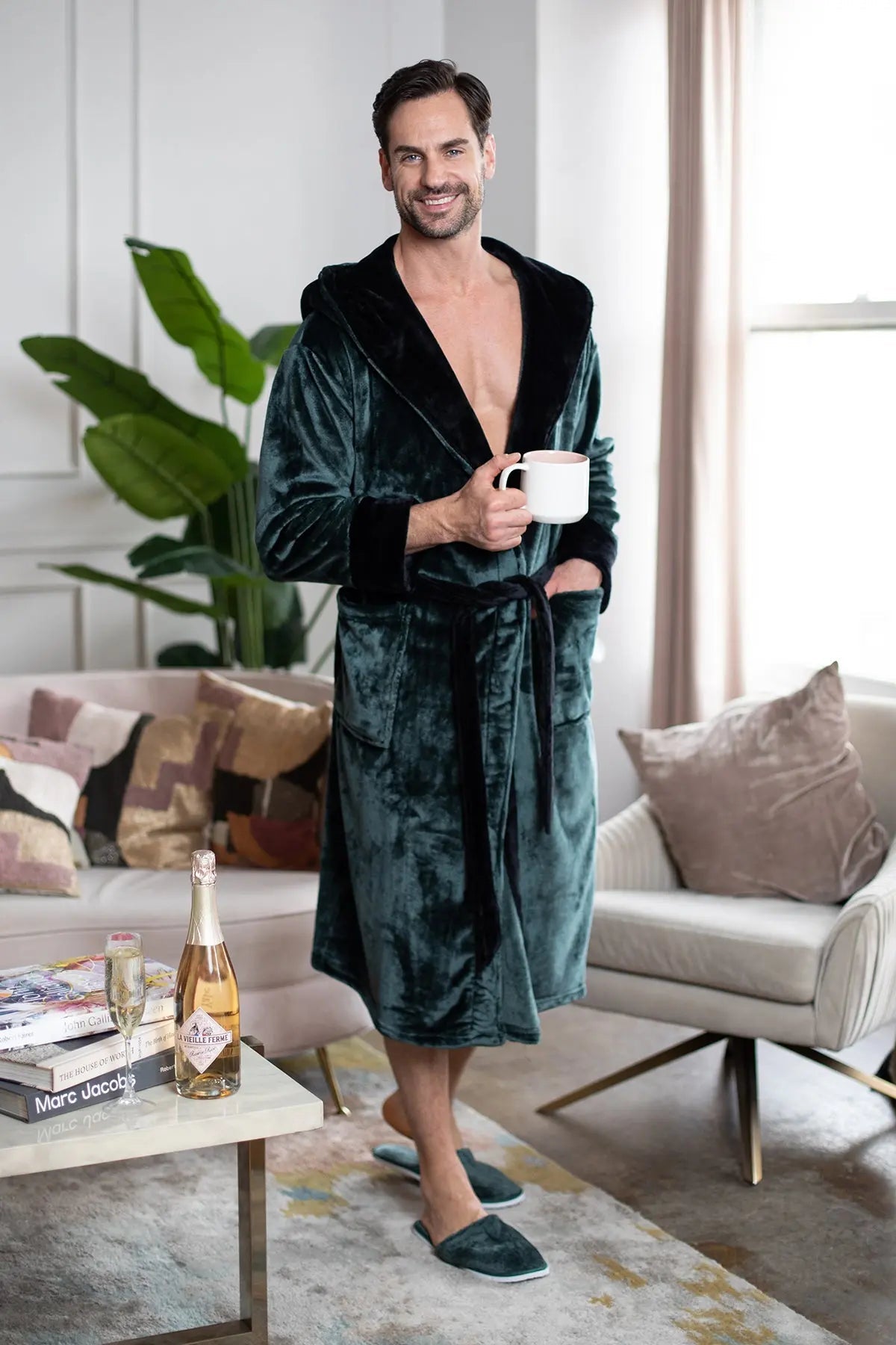 Men's Plush Hooded Robe: Ultra-Soft Comfort & Warmth