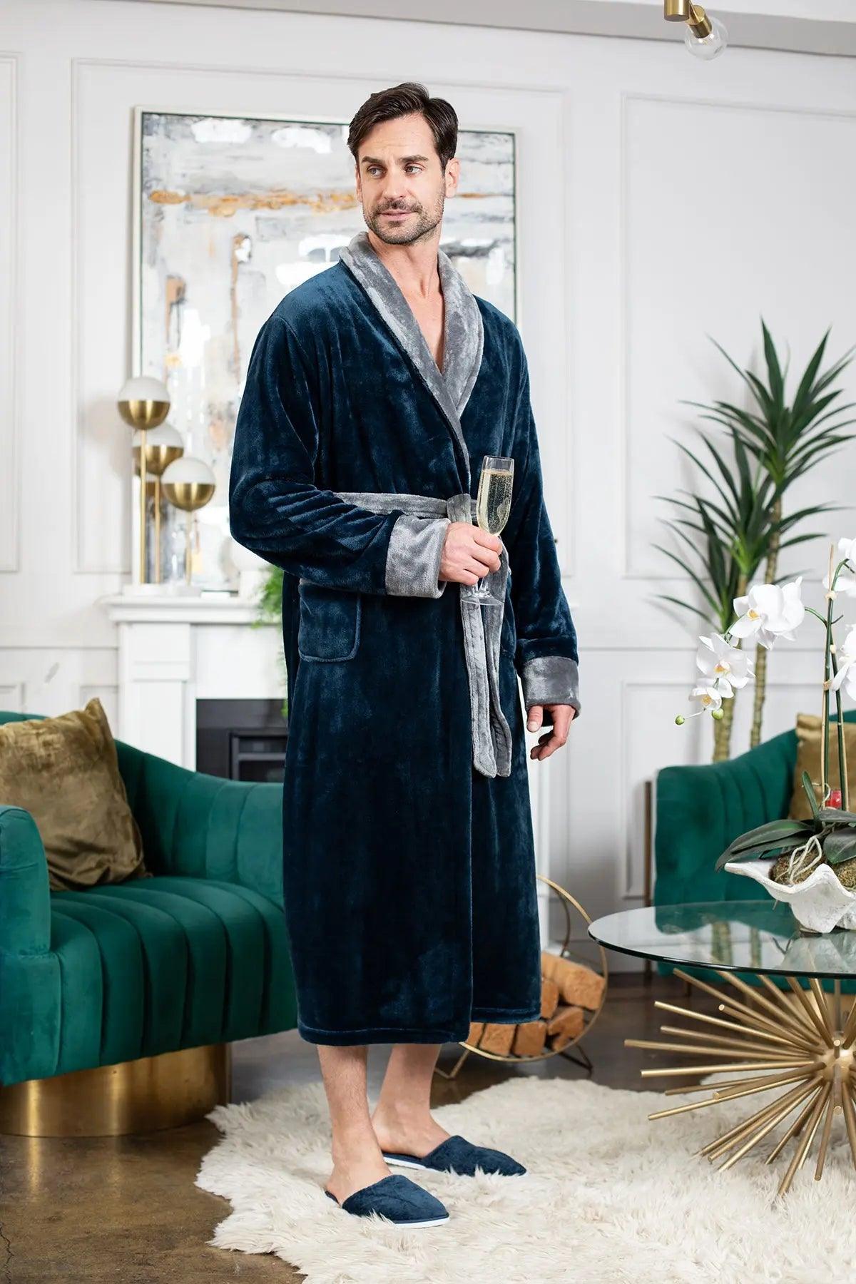 Cozy Men's Plush Robe: Built for Comfort, Lasting Quality