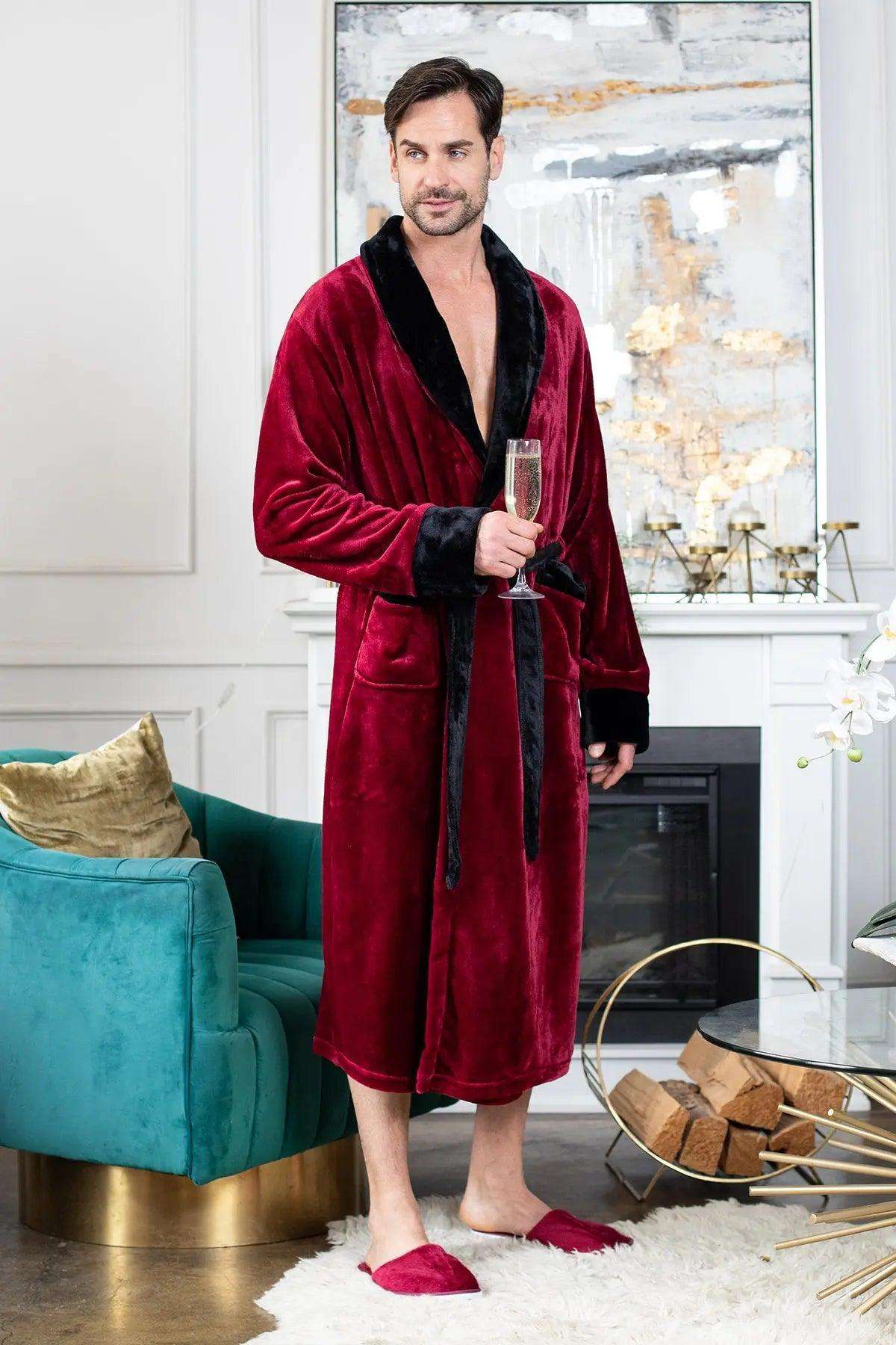 Cozy Men's Plush Robe: Built for Comfort, Lasting Quality
