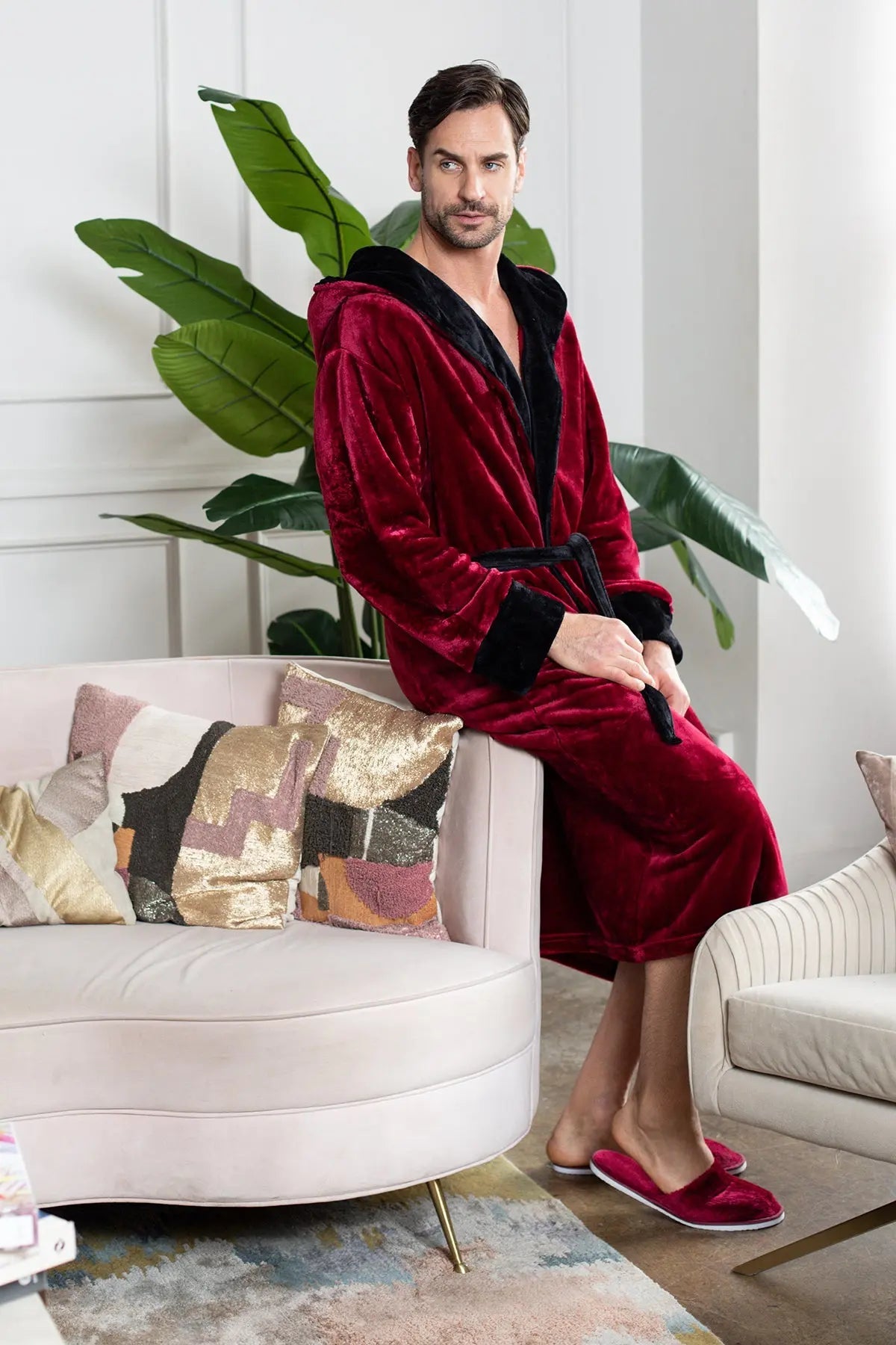 Men's Plush Hooded Robe: Ultra-Soft Comfort & Warmth