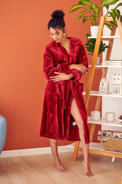 Women's Plush Hooded Robe: Spa Comfort at Home