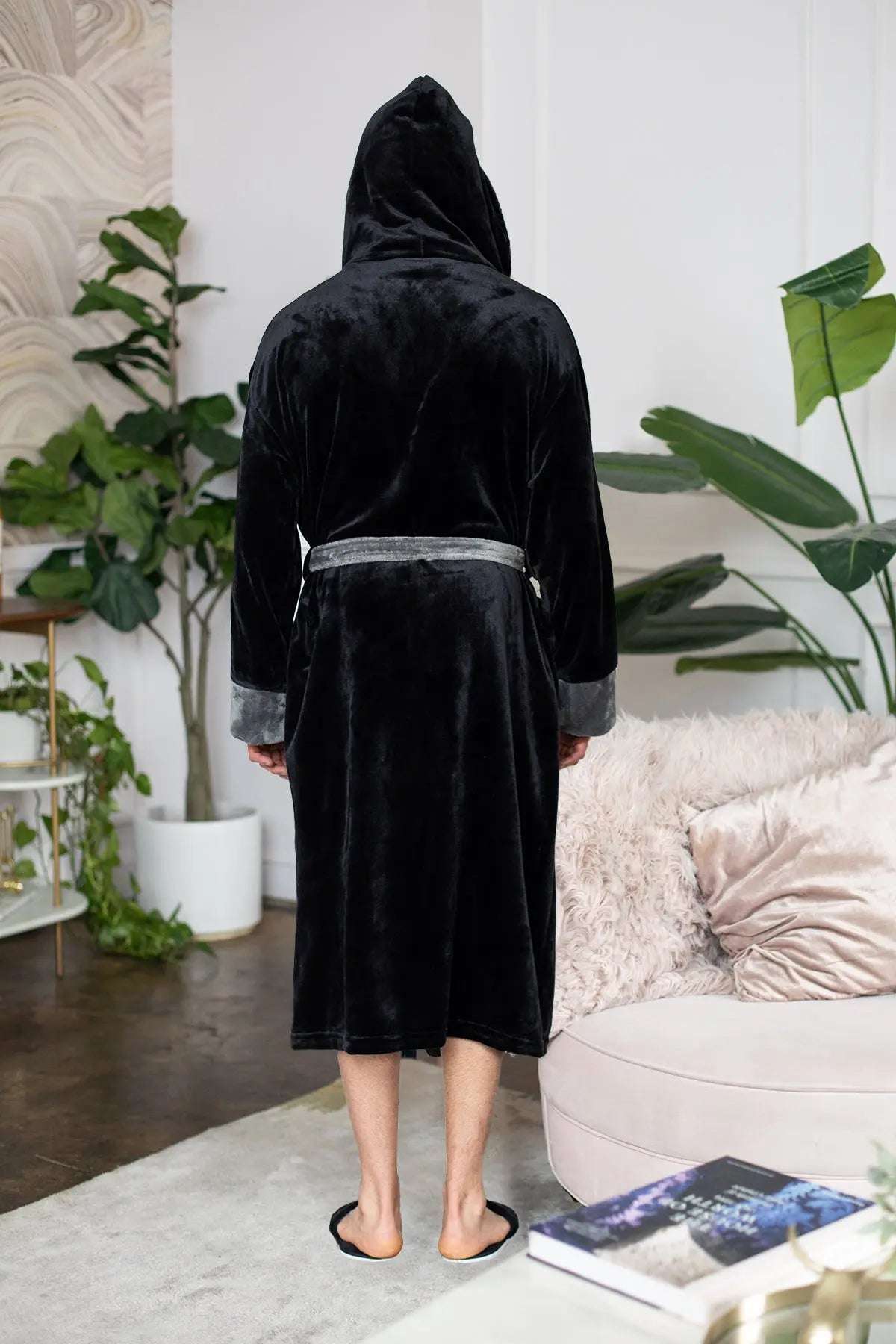 Men's Plush Hooded Robe: Ultra-Soft Comfort & Warmth