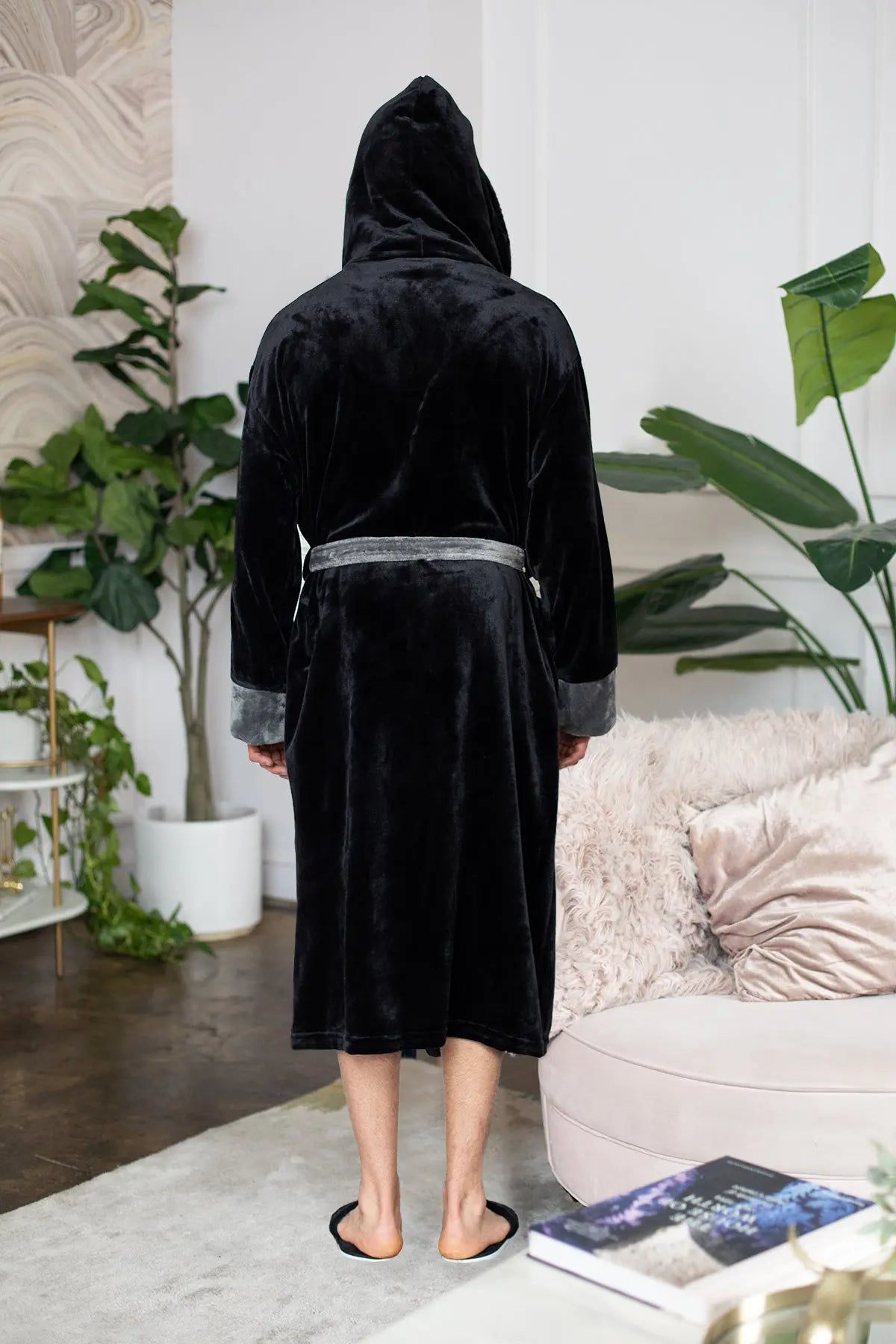 Men's Plush Hooded Robe: Ultra-Soft Comfort & Warmth