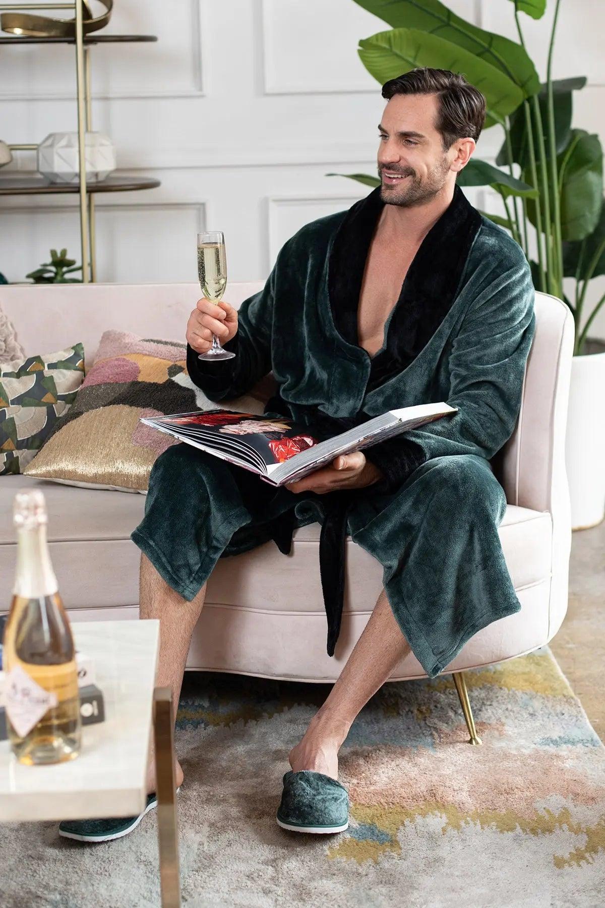 Cozy Men's Plush Robe: Built for Comfort, Lasting Quality