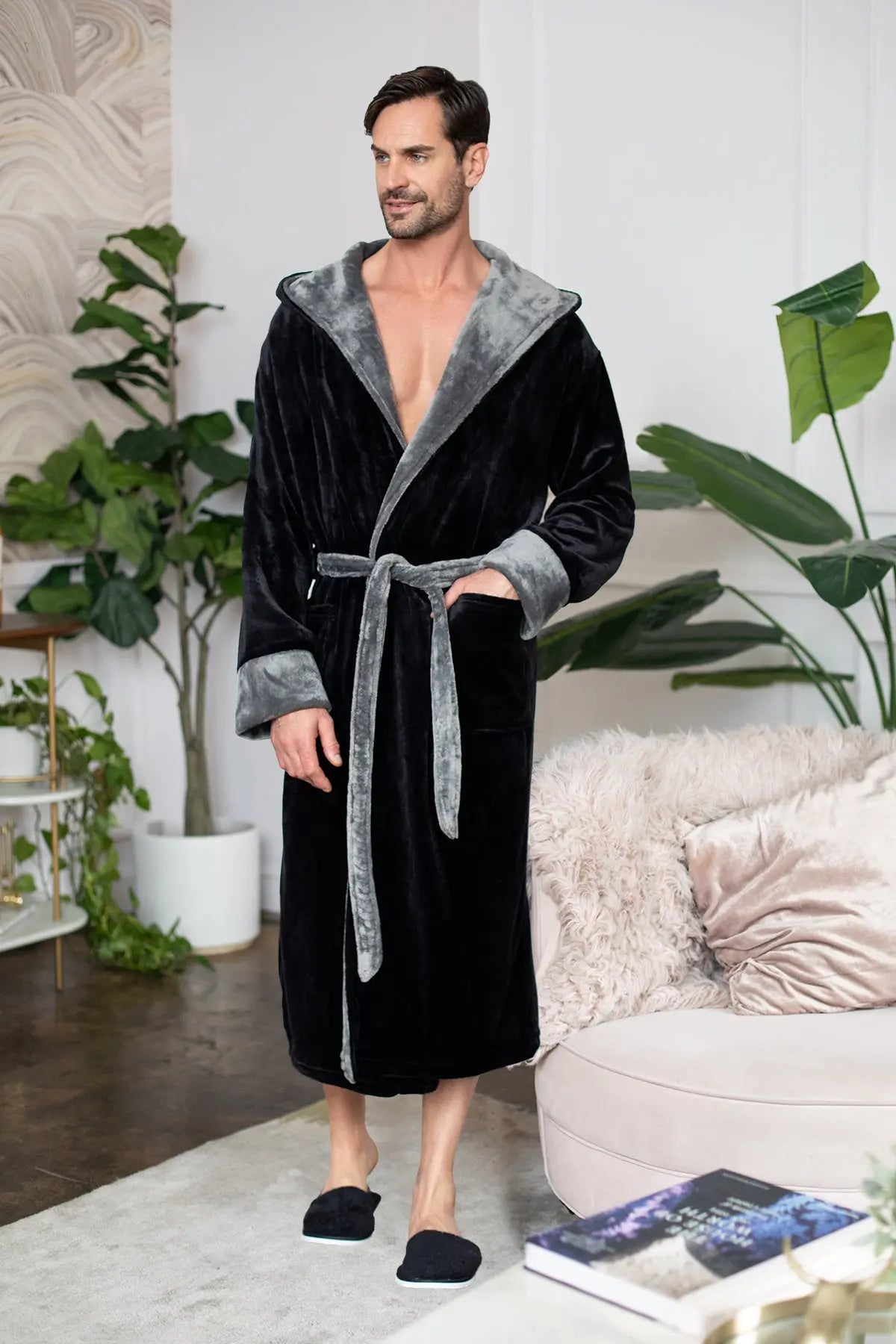 Men's Plush Hooded Robe: Ultra-Soft Comfort & Warmth