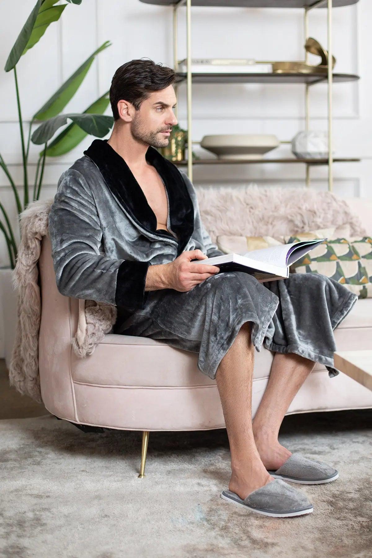 Cozy Men's Plush Robe: Built for Comfort, Lasting Quality