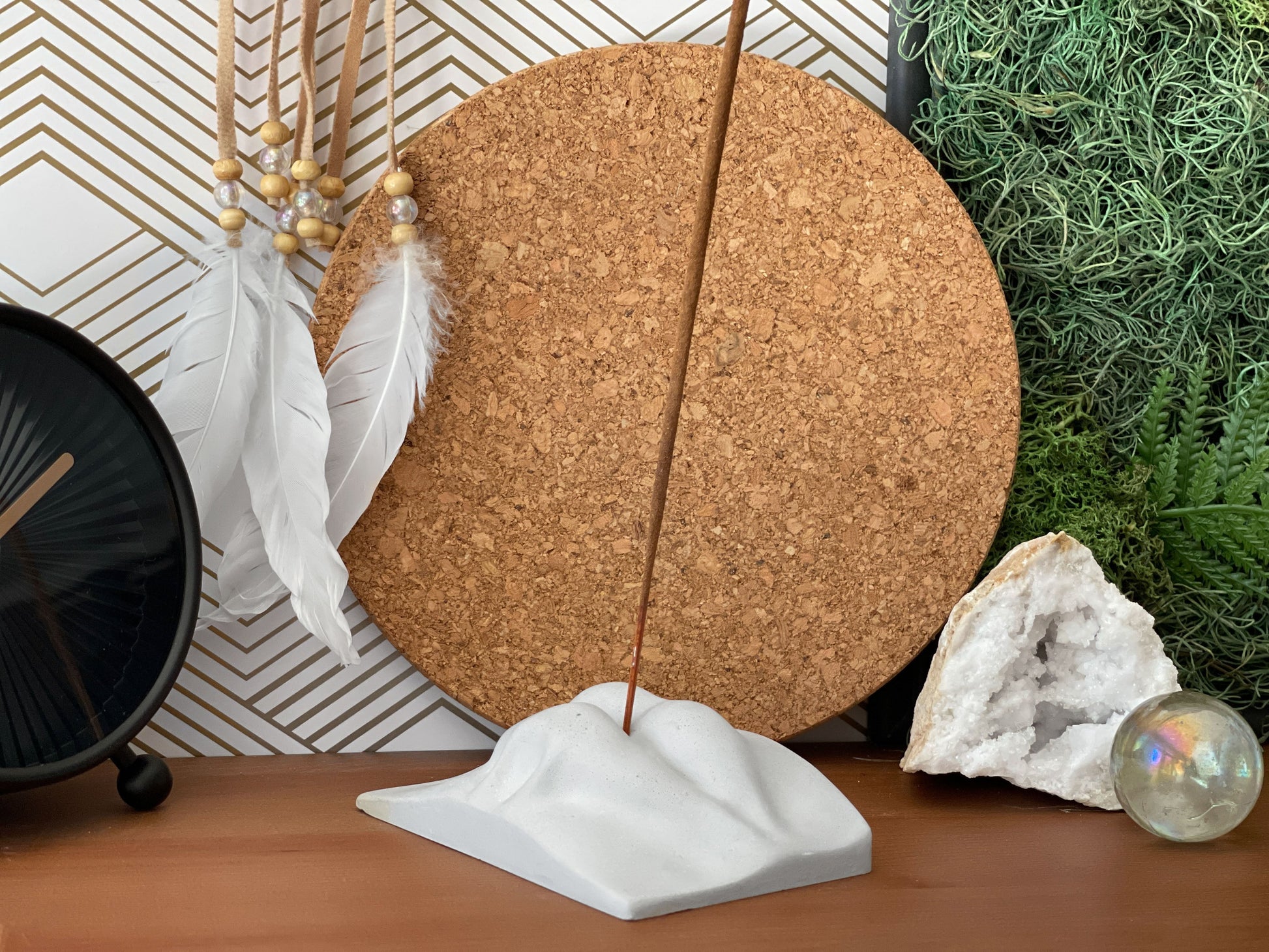 Handmade Concrete Lips Incense Holder – Modern Minimalist Aroma Stick Burner