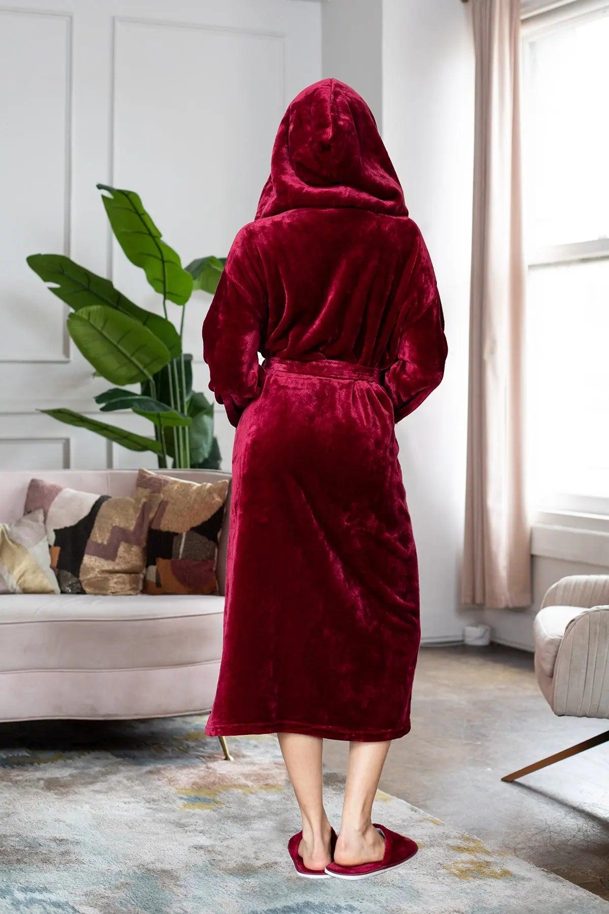 Women's Plush Hooded Robe: Spa Comfort at Home