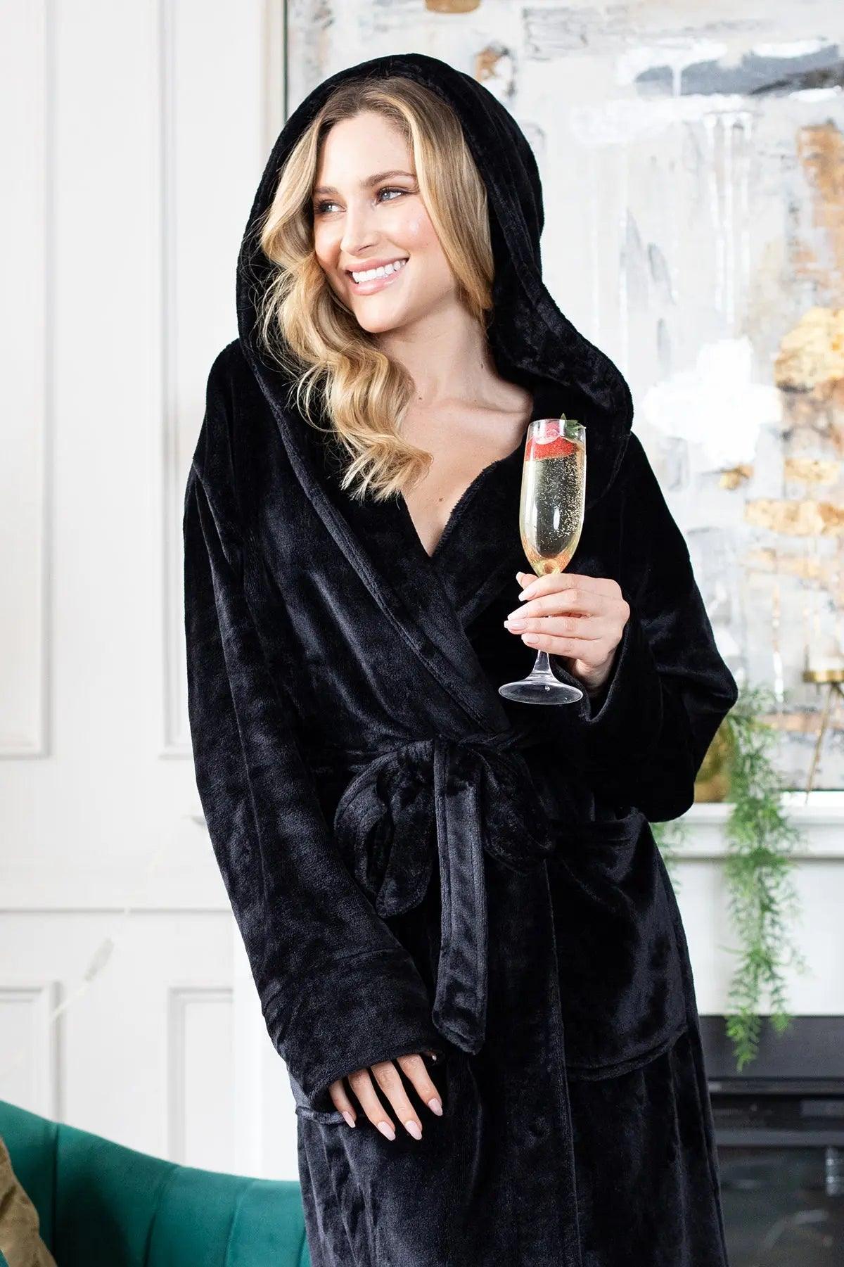 Women's Plush Hooded Robe: Spa Comfort at Home